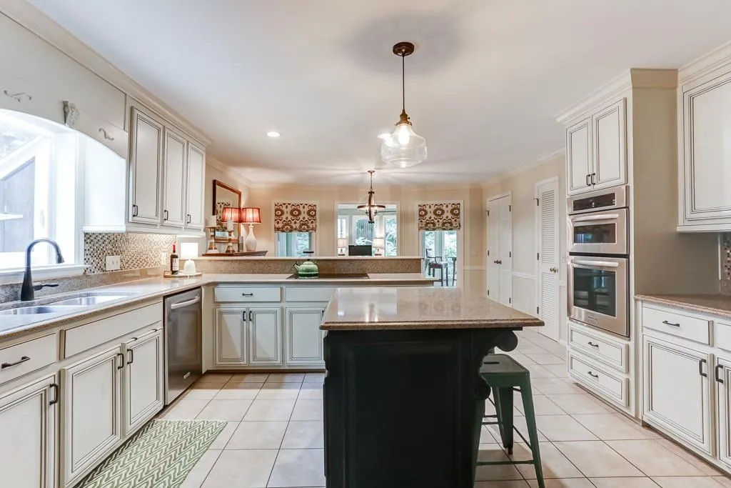 450 W Spalding Drive, Sandy Springs, Georgia 30328, 5 Bedrooms Bedrooms, ,3 BathroomsBathrooms,Residential,Sold,450 W Spalding Drive,6569443