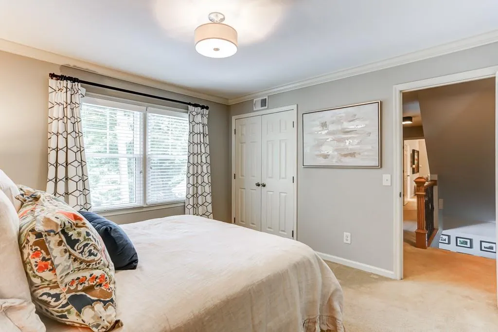 450 W Spalding Drive, Sandy Springs, Georgia 30328, 5 Bedrooms Bedrooms, ,3 BathroomsBathrooms,Residential,Sold,450 W Spalding Drive,6569443