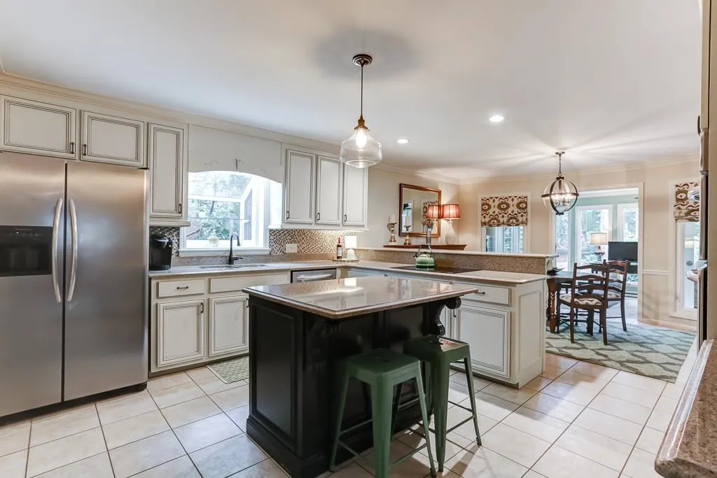 450 W Spalding Drive, Sandy Springs, Georgia 30328, 5 Bedrooms Bedrooms, ,3 BathroomsBathrooms,Residential,Sold,450 W Spalding Drive,6569443