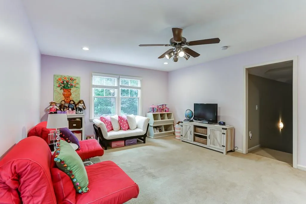 450 W Spalding Drive, Sandy Springs, Georgia 30328, 5 Bedrooms Bedrooms, ,3 BathroomsBathrooms,Residential,Sold,450 W Spalding Drive,6569443