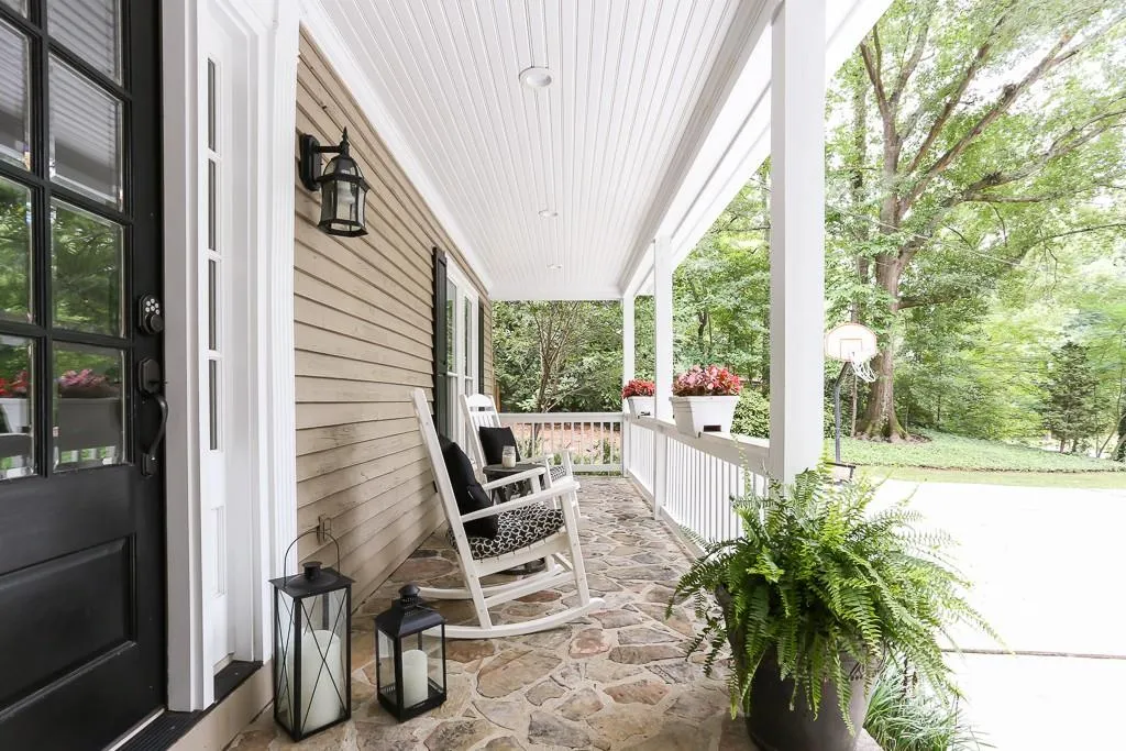 450 W Spalding Drive, Sandy Springs, Georgia 30328, 5 Bedrooms Bedrooms, ,3 BathroomsBathrooms,Residential,Sold,450 W Spalding Drive,6569443