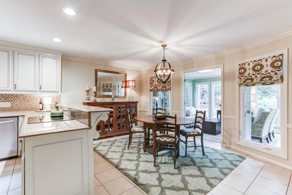450 W Spalding Drive, Sandy Springs, Georgia 30328, 5 Bedrooms Bedrooms, ,3 BathroomsBathrooms,Residential,Sold,450 W Spalding Drive,6569443
