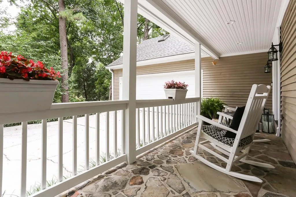 450 W Spalding Drive, Sandy Springs, Georgia 30328, 5 Bedrooms Bedrooms, ,3 BathroomsBathrooms,Residential,Sold,450 W Spalding Drive,6569443