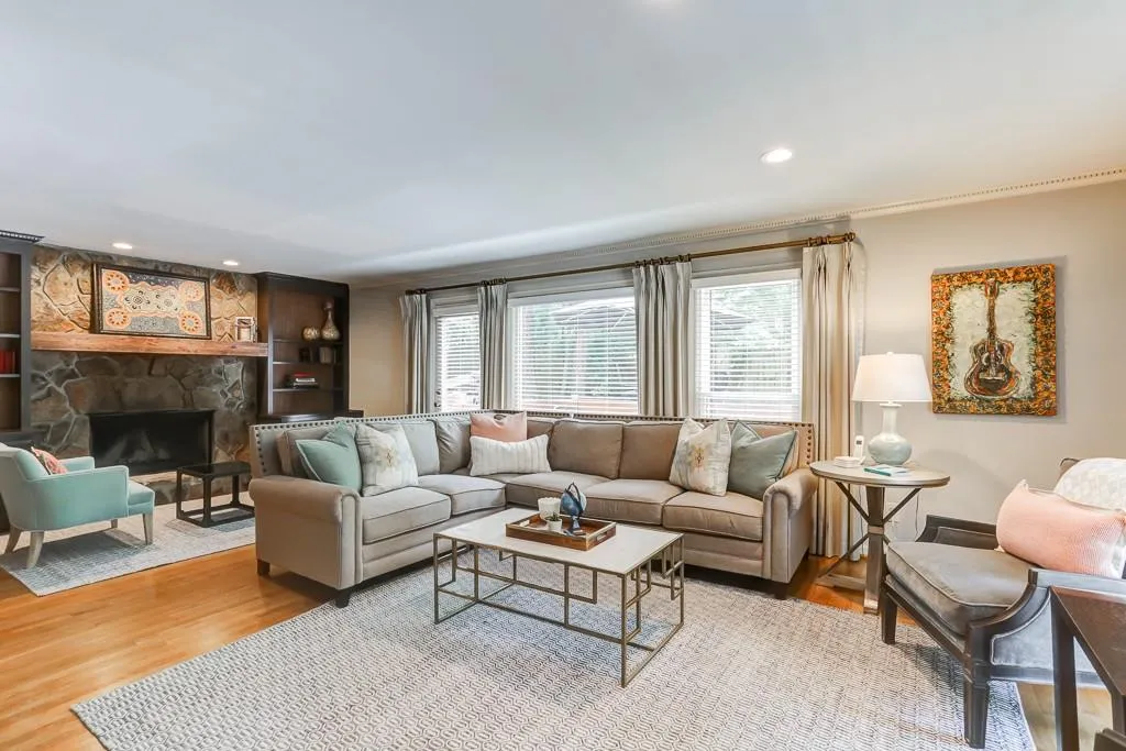 450 W Spalding Drive, Sandy Springs, Georgia 30328, 5 Bedrooms Bedrooms, ,3 BathroomsBathrooms,Residential,Sold,450 W Spalding Drive,6569443