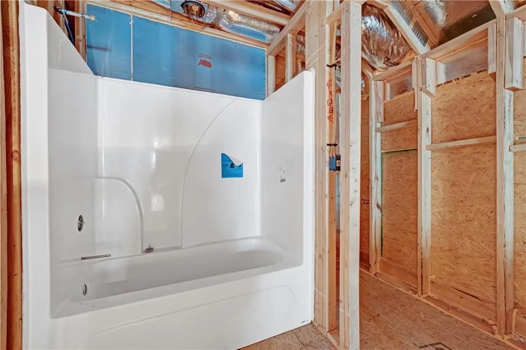 View of full bathroom