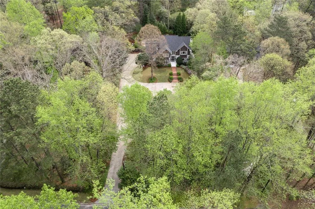 5575 Glen Errol Road, Sandy Springs, Georgia 30327, 5 Bedrooms Bedrooms, ,6 BathroomsBathrooms,Residential,Sold,5575 Glen Errol Road,7030909