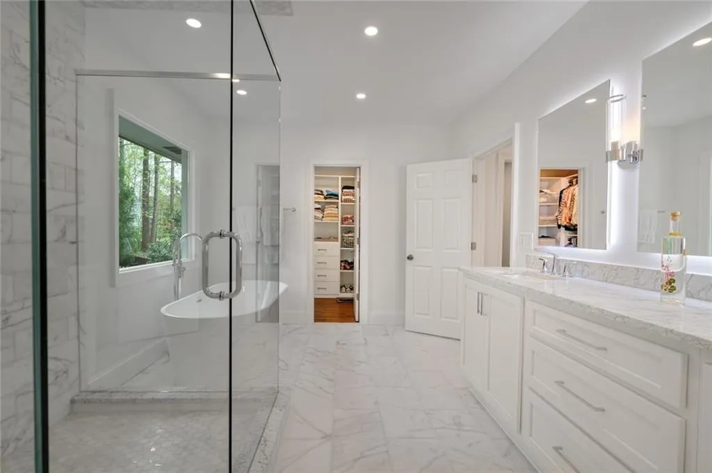 5575 Glen Errol Road, Sandy Springs, Georgia 30327, 5 Bedrooms Bedrooms, ,6 BathroomsBathrooms,Residential,Sold,5575 Glen Errol Road,7030909