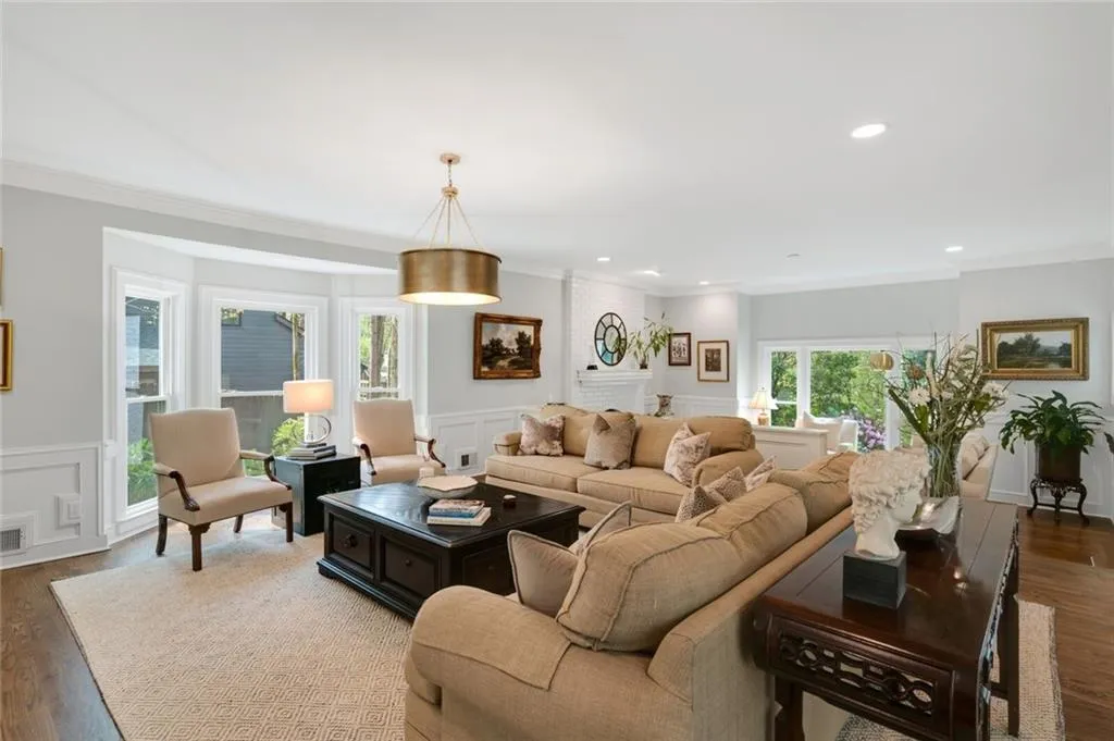 5575 Glen Errol Road, Sandy Springs, Georgia 30327, 5 Bedrooms Bedrooms, ,6 BathroomsBathrooms,Residential,Sold,5575 Glen Errol Road,7030909