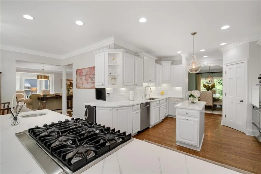 5575 Glen Errol Road, Sandy Springs, Georgia 30327, 5 Bedrooms Bedrooms, ,6 BathroomsBathrooms,Residential,Sold,5575 Glen Errol Road,7030909
