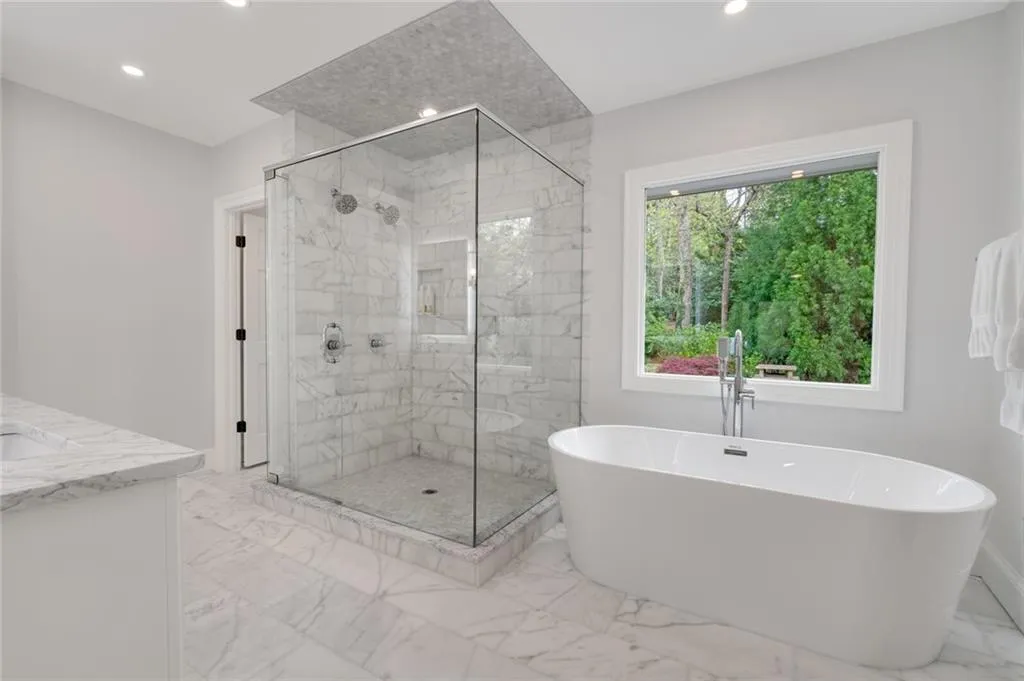 5575 Glen Errol Road, Sandy Springs, Georgia 30327, 5 Bedrooms Bedrooms, ,6 BathroomsBathrooms,Residential,Sold,5575 Glen Errol Road,7030909
