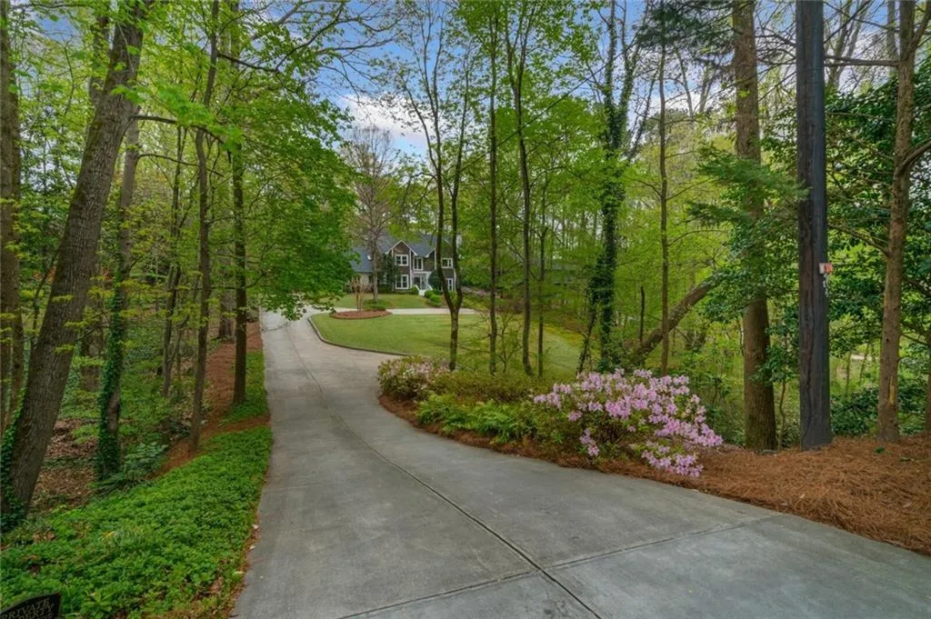 5575 Glen Errol Road, Sandy Springs, Georgia 30327, 5 Bedrooms Bedrooms, ,6 BathroomsBathrooms,Residential,Sold,5575 Glen Errol Road,7030909