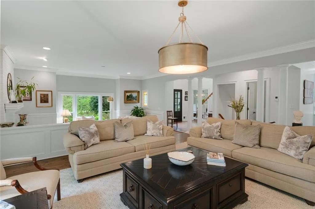 5575 Glen Errol Road, Sandy Springs, Georgia 30327, 5 Bedrooms Bedrooms, ,6 BathroomsBathrooms,Residential,Sold,5575 Glen Errol Road,7030909