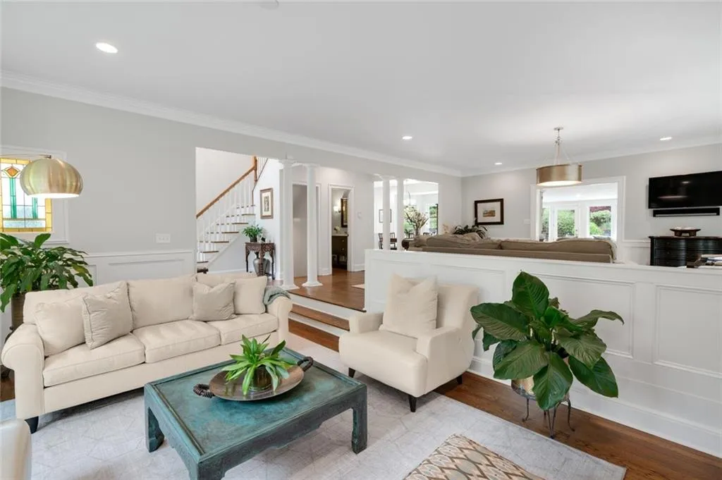 5575 Glen Errol Road, Sandy Springs, Georgia 30327, 5 Bedrooms Bedrooms, ,6 BathroomsBathrooms,Residential,Sold,5575 Glen Errol Road,7030909