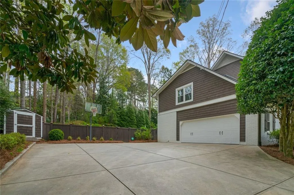 5575 Glen Errol Road, Sandy Springs, Georgia 30327, 5 Bedrooms Bedrooms, ,6 BathroomsBathrooms,Residential,Sold,5575 Glen Errol Road,7030909