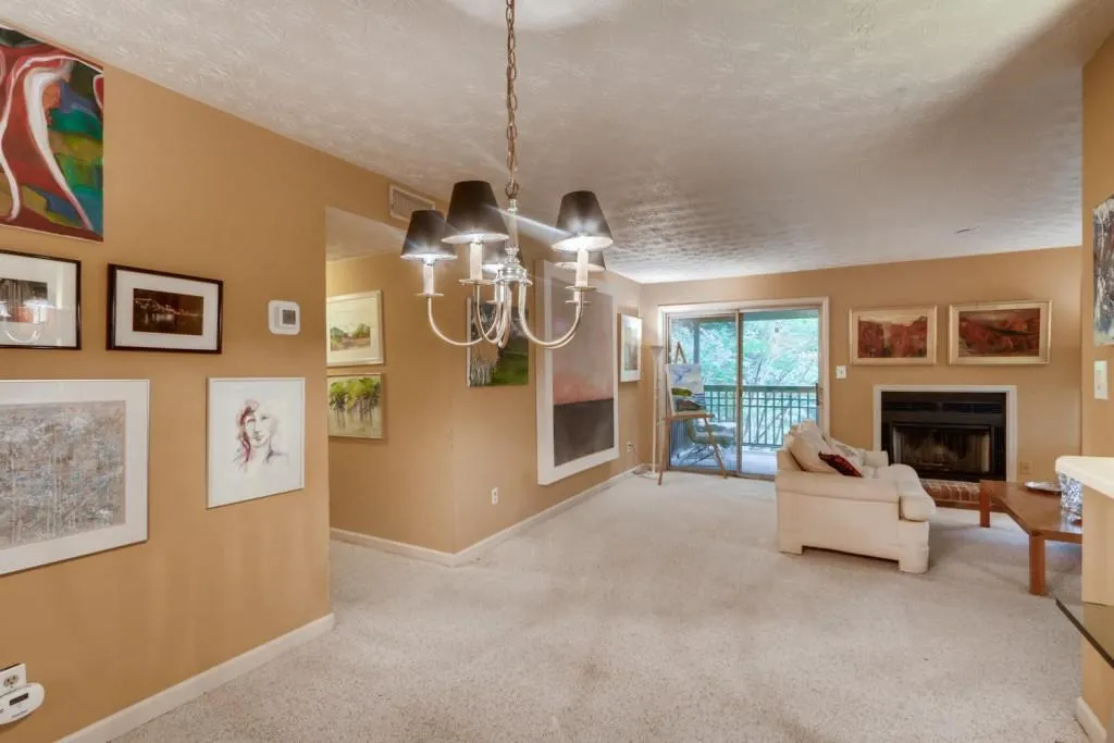 1004 Lenox Way Ne, Atlanta, Georgia 30324, 2 Bedrooms Bedrooms, ,1 BathroomBathrooms,Residential,Sold,1004 Lenox Way Ne,6566206
