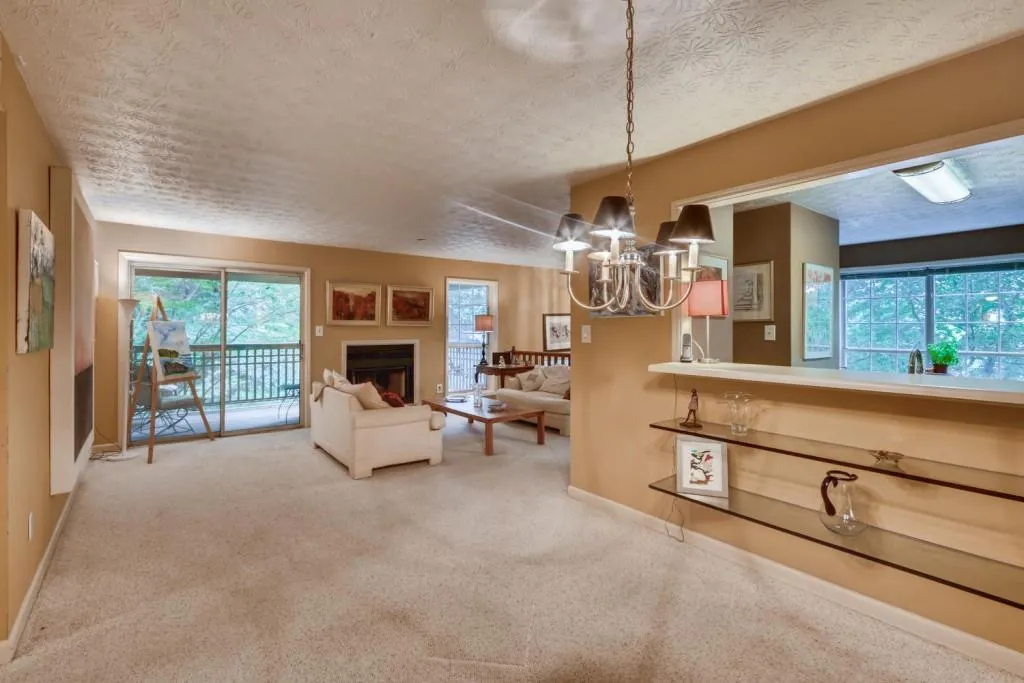 1004 Lenox Way Ne, Atlanta, Georgia 30324, 2 Bedrooms Bedrooms, ,1 BathroomBathrooms,Residential,Sold,1004 Lenox Way Ne,6566206