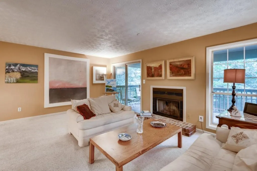 1004 Lenox Way Ne, Atlanta, Georgia 30324, 2 Bedrooms Bedrooms, ,1 BathroomBathrooms,Residential,Sold,1004 Lenox Way Ne,6566206