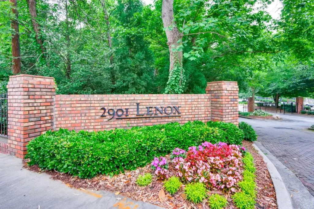 1004 Lenox Way Ne, Atlanta, Georgia 30324, 2 Bedrooms Bedrooms, ,1 BathroomBathrooms,Residential,Sold,1004 Lenox Way Ne,6566206