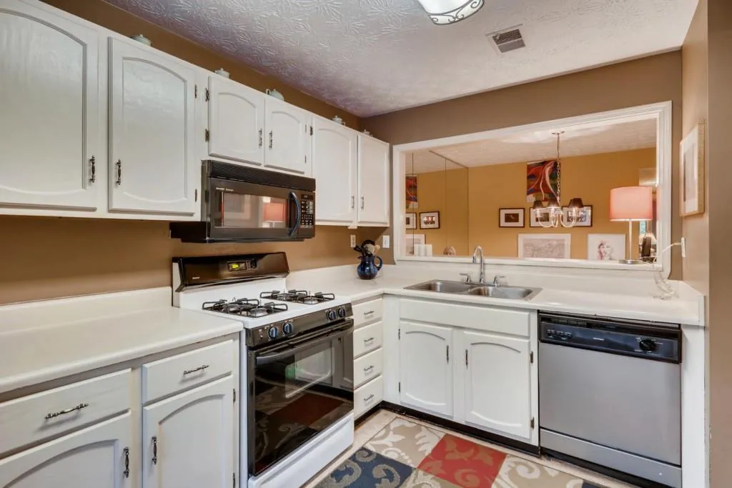 1004 Lenox Way Ne, Atlanta, Georgia 30324, 2 Bedrooms Bedrooms, ,1 BathroomBathrooms,Residential,Sold,1004 Lenox Way Ne,6566206