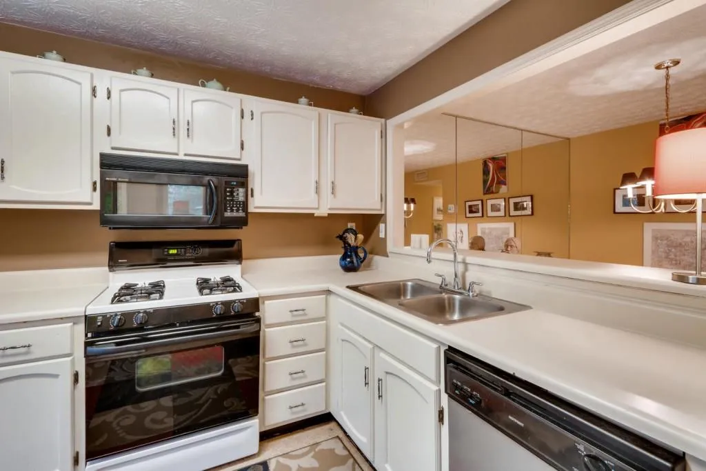 1004 Lenox Way Ne, Atlanta, Georgia 30324, 2 Bedrooms Bedrooms, ,1 BathroomBathrooms,Residential,Sold,1004 Lenox Way Ne,6566206