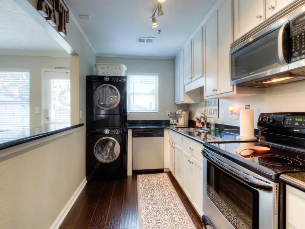 165 N River Drive Unit B, Sandy Springs, Georgia 30350, 2 Bedrooms Bedrooms, ,2 BathroomsBathrooms,Residential,Sold,165 N River Drive Unit B,6045825