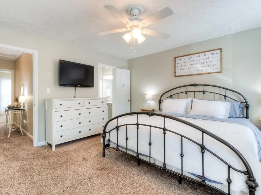 165 N River Drive Unit B, Sandy Springs, Georgia 30350, 2 Bedrooms Bedrooms, ,2 BathroomsBathrooms,Residential,Sold,165 N River Drive Unit B,6045825