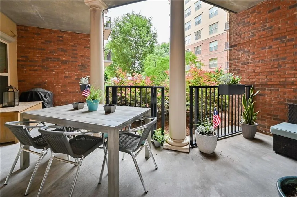 200 River Vista Drive Unit 112, Atlanta, Georgia 30339, 2 Bedrooms Bedrooms, ,2 BathroomsBathrooms,Residential,Sold,200 River Vista Drive Unit 112,6736037