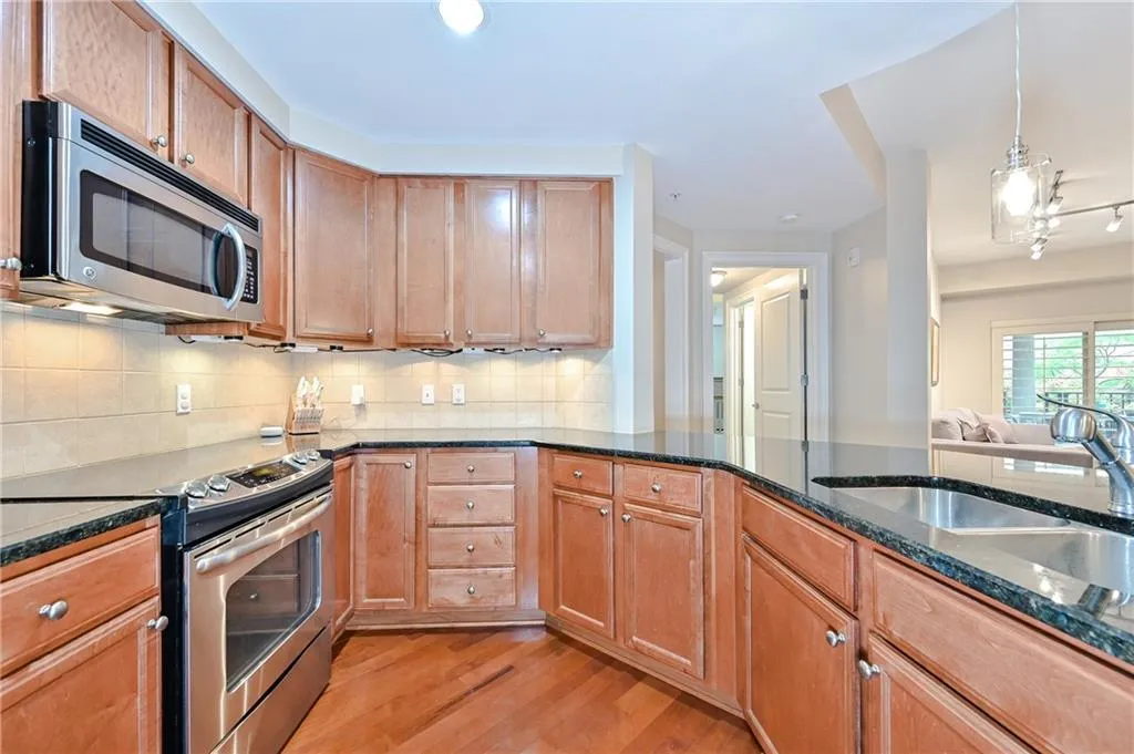 200 River Vista Drive Unit 112, Atlanta, Georgia 30339, 2 Bedrooms Bedrooms, ,2 BathroomsBathrooms,Residential,Sold,200 River Vista Drive Unit 112,6736037