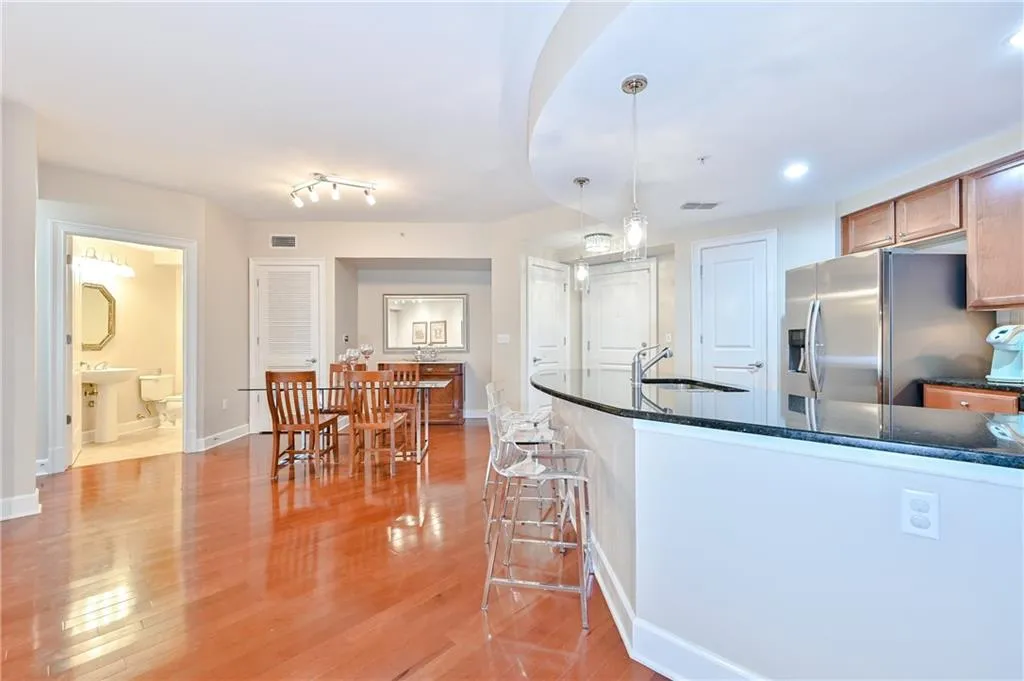 200 River Vista Drive Unit 112, Atlanta, Georgia 30339, 2 Bedrooms Bedrooms, ,2 BathroomsBathrooms,Residential,Sold,200 River Vista Drive Unit 112,6736037