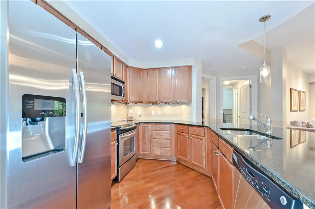 200 River Vista Drive Unit 112, Atlanta, Georgia 30339, 2 Bedrooms Bedrooms, ,2 BathroomsBathrooms,Residential,Sold,200 River Vista Drive Unit 112,6736037