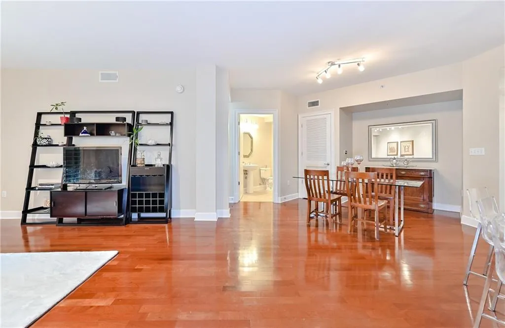 200 River Vista Drive Unit 112, Atlanta, Georgia 30339, 2 Bedrooms Bedrooms, ,2 BathroomsBathrooms,Residential,Sold,200 River Vista Drive Unit 112,6736037
