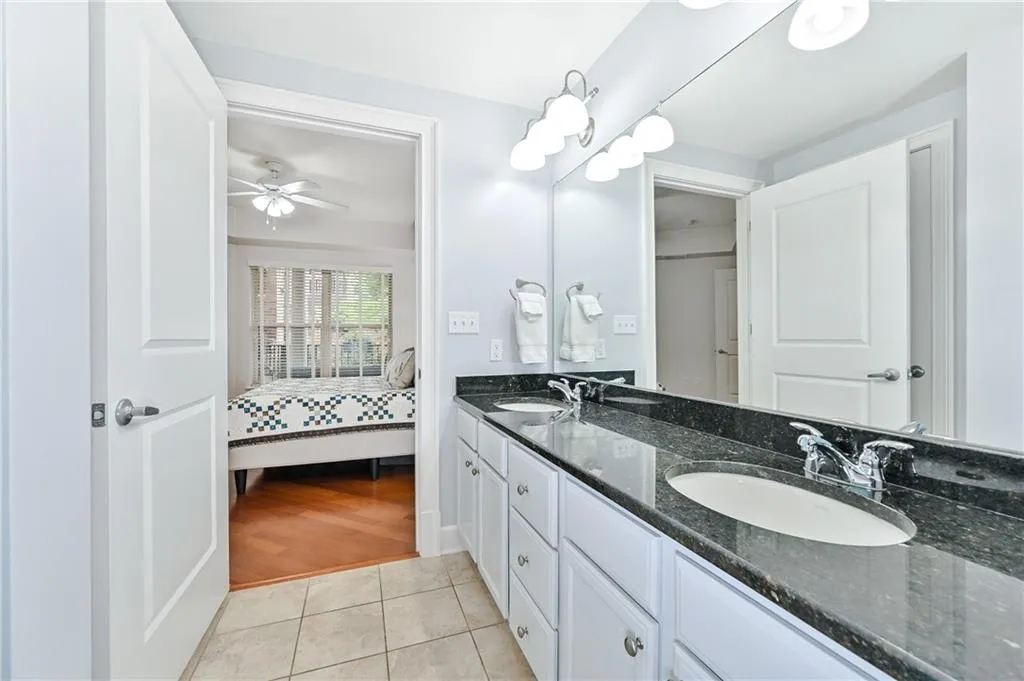 200 River Vista Drive Unit 112, Atlanta, Georgia 30339, 2 Bedrooms Bedrooms, ,2 BathroomsBathrooms,Residential,Sold,200 River Vista Drive Unit 112,6736037