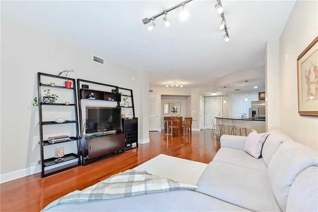 200 River Vista Drive Unit 112, Atlanta, Georgia 30339, 2 Bedrooms Bedrooms, ,2 BathroomsBathrooms,Residential,Sold,200 River Vista Drive Unit 112,6736037
