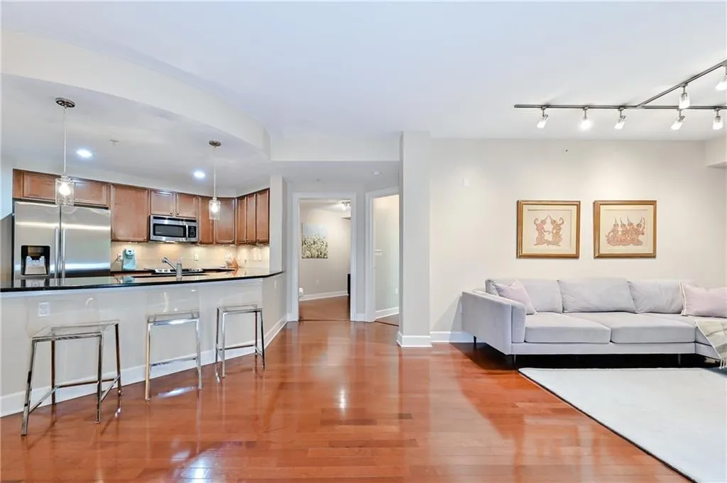 200 River Vista Drive Unit 112, Atlanta, Georgia 30339, 2 Bedrooms Bedrooms, ,2 BathroomsBathrooms,Residential,Sold,200 River Vista Drive Unit 112,6736037
