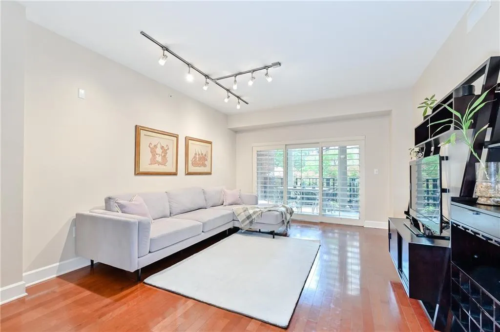 200 River Vista Drive Unit 112, Atlanta, Georgia 30339, 2 Bedrooms Bedrooms, ,2 BathroomsBathrooms,Residential,Sold,200 River Vista Drive Unit 112,6736037