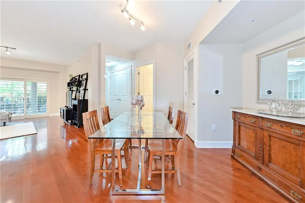 200 River Vista Drive Unit 112, Atlanta, Georgia 30339, 2 Bedrooms Bedrooms, ,2 BathroomsBathrooms,Residential,Sold,200 River Vista Drive Unit 112,6736037