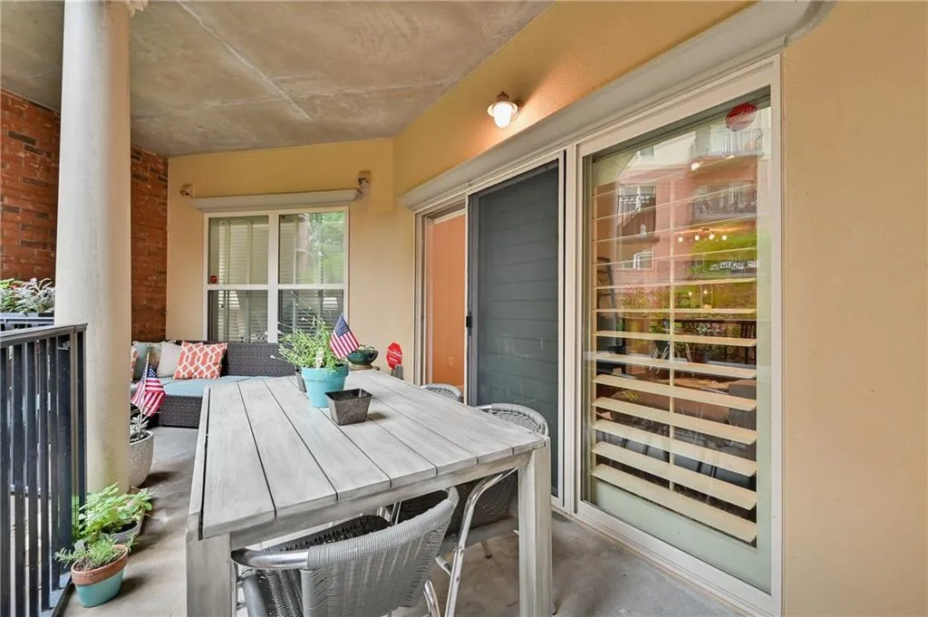 200 River Vista Drive Unit 112, Atlanta, Georgia 30339, 2 Bedrooms Bedrooms, ,2 BathroomsBathrooms,Residential,Sold,200 River Vista Drive Unit 112,6736037