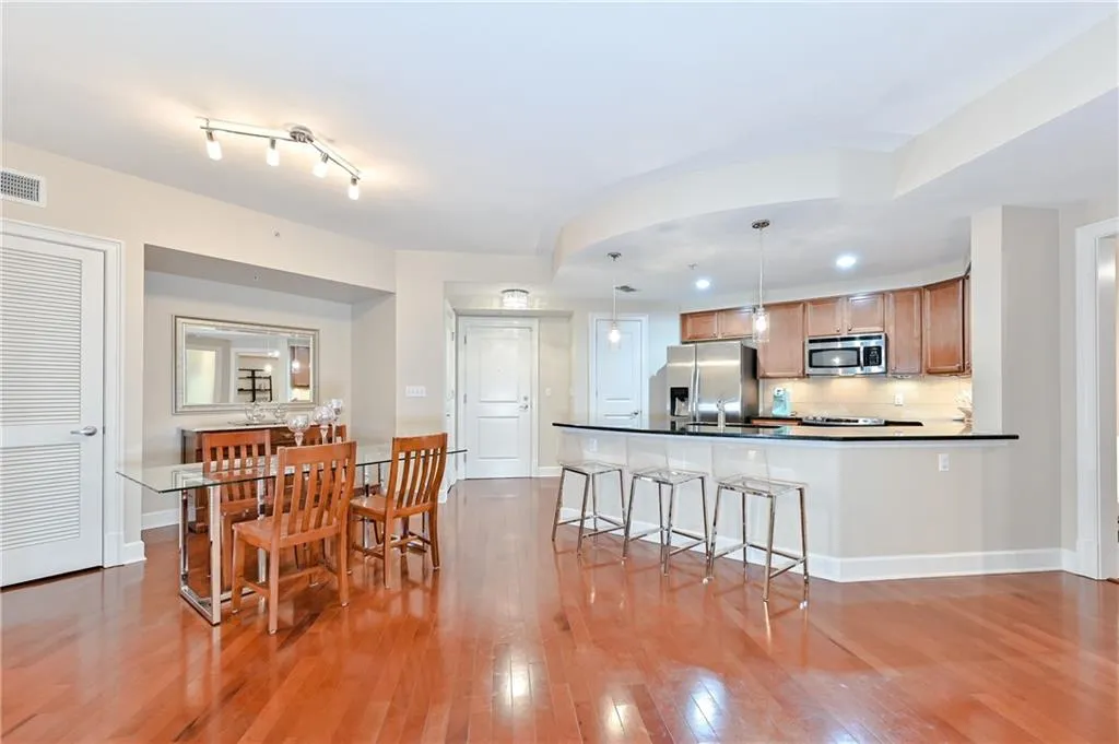 200 River Vista Drive Unit 112, Atlanta, Georgia 30339, 2 Bedrooms Bedrooms, ,2 BathroomsBathrooms,Residential,Sold,200 River Vista Drive Unit 112,6736037