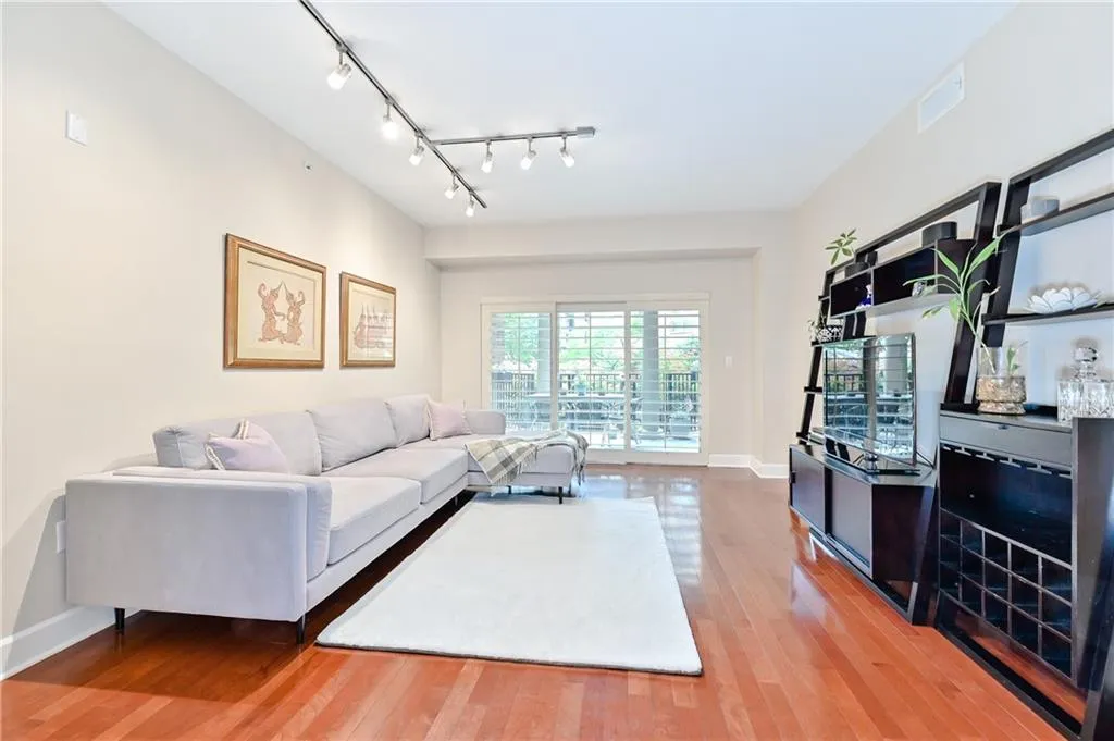 200 River Vista Drive Unit 112, Atlanta, Georgia 30339, 2 Bedrooms Bedrooms, ,2 BathroomsBathrooms,Residential,Sold,200 River Vista Drive Unit 112,6736037