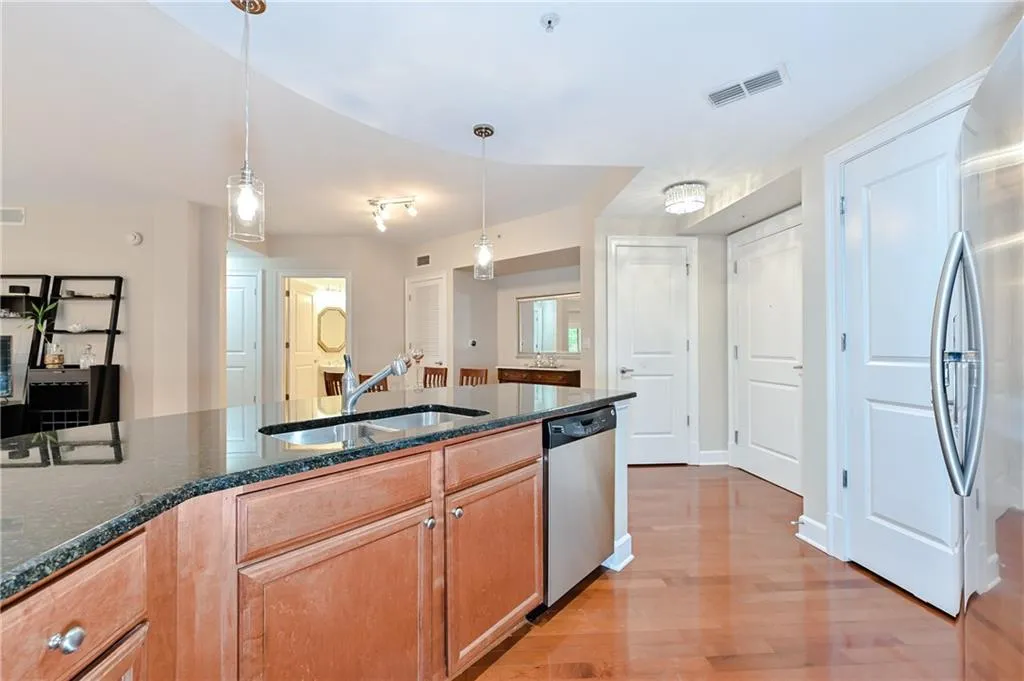 200 River Vista Drive Unit 112, Atlanta, Georgia 30339, 2 Bedrooms Bedrooms, ,2 BathroomsBathrooms,Residential,Sold,200 River Vista Drive Unit 112,6736037
