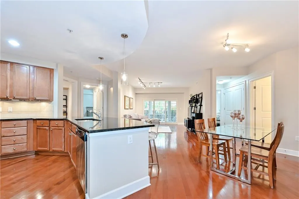 200 River Vista Drive Unit 112, Atlanta, Georgia 30339, 2 Bedrooms Bedrooms, ,2 BathroomsBathrooms,Residential,Sold,200 River Vista Drive Unit 112,6736037