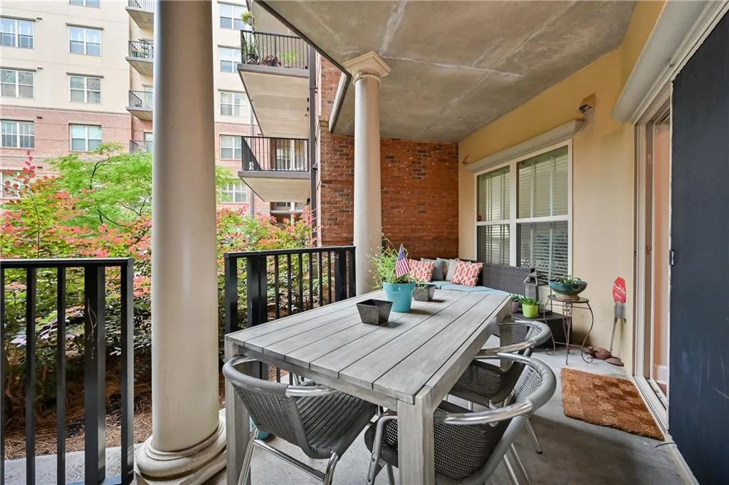 200 River Vista Drive Unit 112, Atlanta, Georgia 30339, 2 Bedrooms Bedrooms, ,2 BathroomsBathrooms,Residential,Sold,200 River Vista Drive Unit 112,6736037