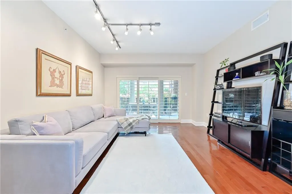 200 River Vista Drive Unit 112, Atlanta, Georgia 30339, 2 Bedrooms Bedrooms, ,2 BathroomsBathrooms,Residential,Sold,200 River Vista Drive Unit 112,6736037