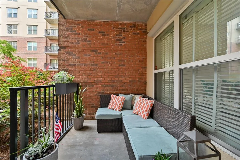 200 River Vista Drive Unit 112, Atlanta, Georgia 30339, 2 Bedrooms Bedrooms, ,2 BathroomsBathrooms,Residential,Sold,200 River Vista Drive Unit 112,6736037
