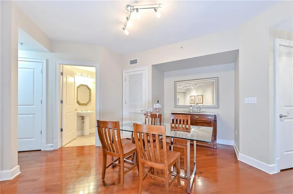 200 River Vista Drive Unit 112, Atlanta, Georgia 30339, 2 Bedrooms Bedrooms, ,2 BathroomsBathrooms,Residential,Sold,200 River Vista Drive Unit 112,6736037