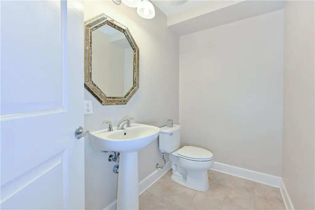 200 River Vista Drive Unit 112, Atlanta, Georgia 30339, 2 Bedrooms Bedrooms, ,2 BathroomsBathrooms,Residential,Sold,200 River Vista Drive Unit 112,6736037