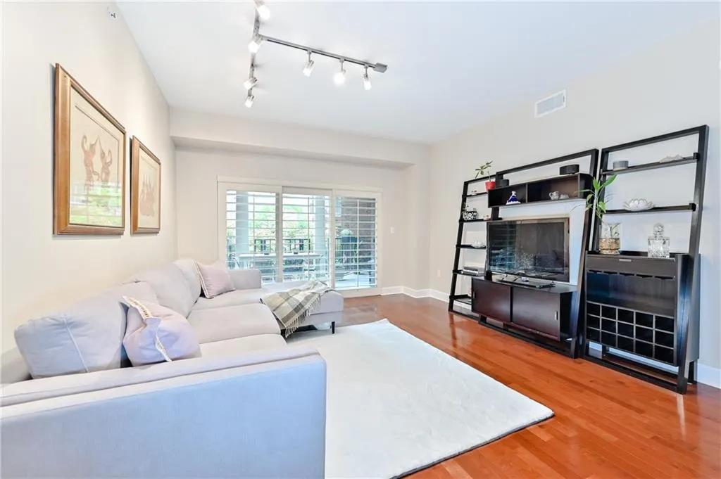 200 River Vista Drive Unit 112, Atlanta, Georgia 30339, 2 Bedrooms Bedrooms, ,2 BathroomsBathrooms,Residential,Sold,200 River Vista Drive Unit 112,6736037