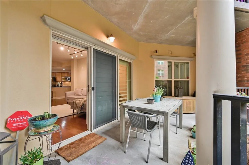 200 River Vista Drive Unit 112, Atlanta, Georgia 30339, 2 Bedrooms Bedrooms, ,2 BathroomsBathrooms,Residential,Sold,200 River Vista Drive Unit 112,6736037