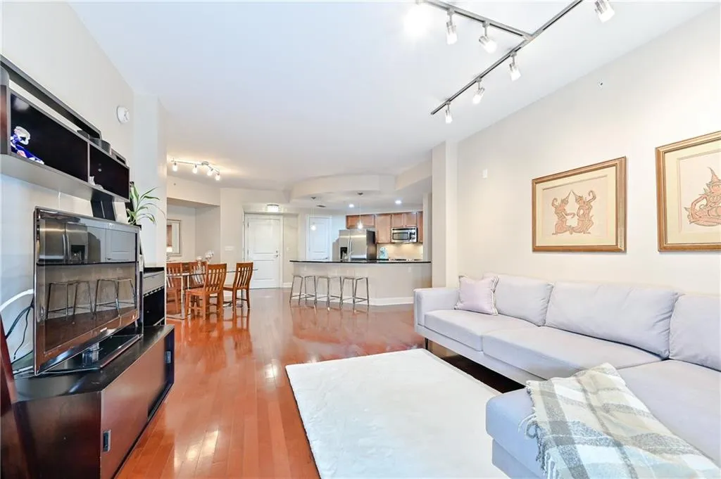 200 River Vista Drive Unit 112, Atlanta, Georgia 30339, 2 Bedrooms Bedrooms, ,2 BathroomsBathrooms,Residential,Sold,200 River Vista Drive Unit 112,6736037
