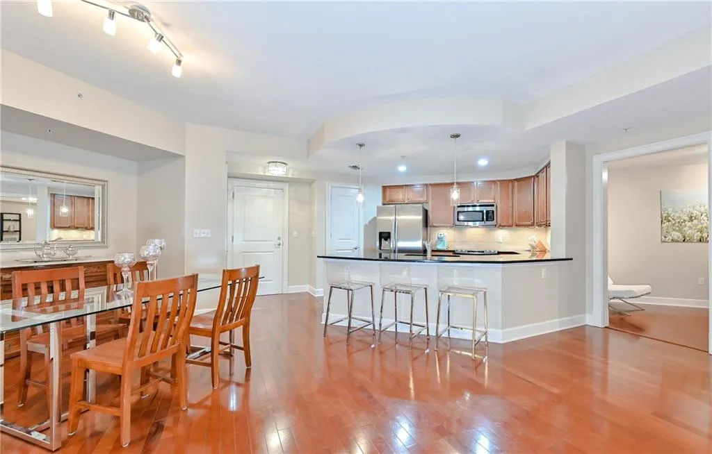 200 River Vista Drive Unit 112, Atlanta, Georgia 30339, 2 Bedrooms Bedrooms, ,2 BathroomsBathrooms,Residential,Sold,200 River Vista Drive Unit 112,6736037